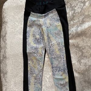 Girls under Armour crop leggings/capris